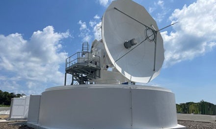 Parabolic antenna for satellite communications