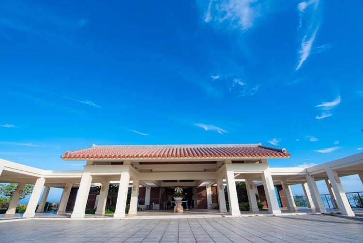 競技会場の万国津梁館。「世界の架け橋」という意味があり2000年の九州・沖縄サミットが開催された由緒ある会場です。
