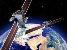 写真：Arabsat 6A（左）、Hellas-Sat-4